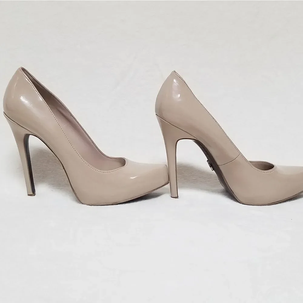 RACHEL Rachel Roy Carmelle Nude Pointy Toe Pumps